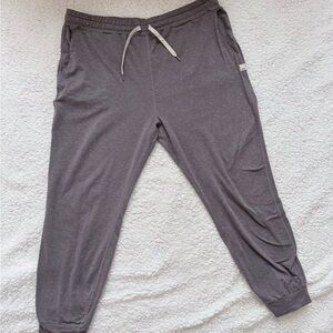Vuori Performance Joggers in Huckleberry Heather